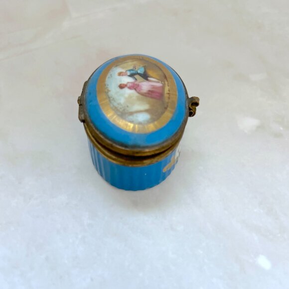 Antique Limoges Porcelain Box: Victorian Courting Scene, Turquoise Ribbed Design - Picture 4 of 6